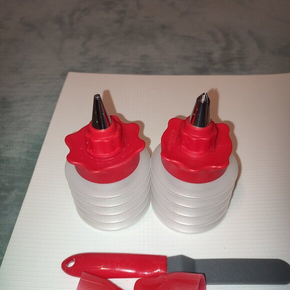 NEW Cookie & Cake Decorating Set Star Shaped Tip Round Spatula 2 Squeeze Bottles - Picture 5 of 7